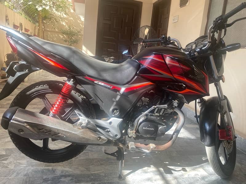 CB150F | 1st Owner | Black | Genuine 2