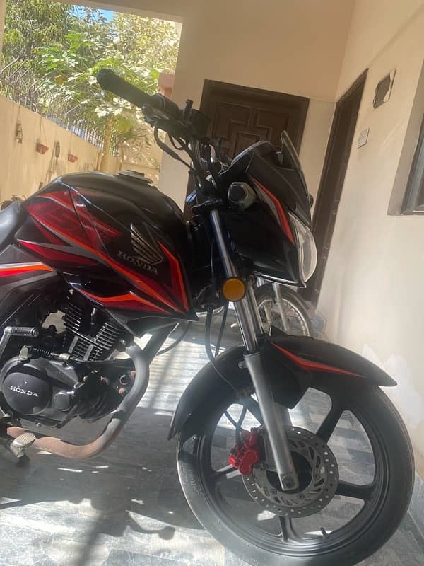 CB150F | 1st Owner | Black | Genuine 9