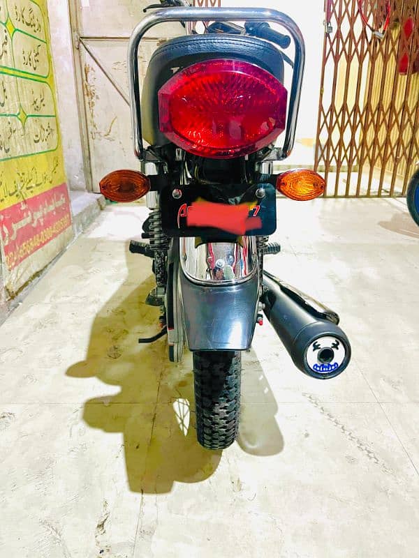 Honda 125 2023 modal 4