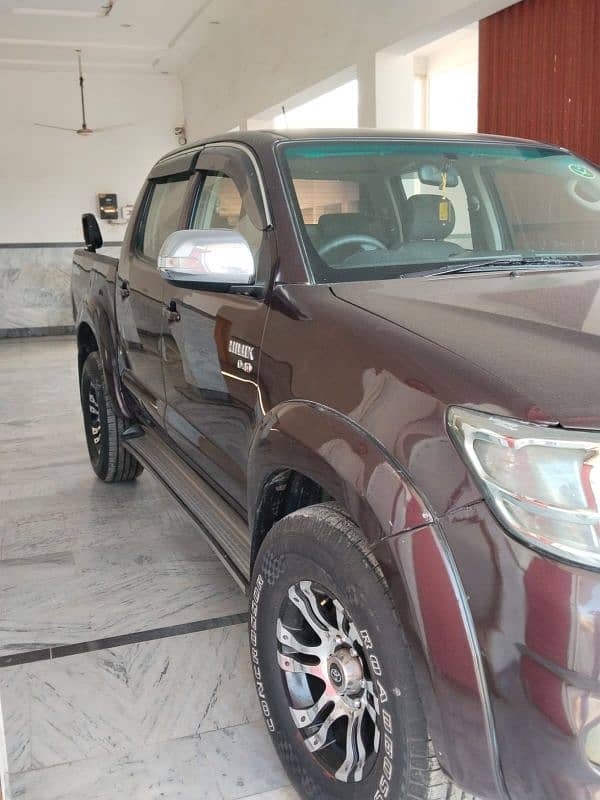 Toyota Hilux 2012 1