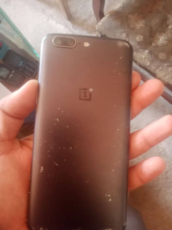 one plus 5t hai mobile hai panel damge hai 3