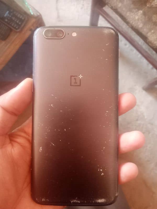 one plus 5t hai mobile hai panel damge hai 10