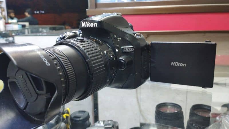 [DSLR NIKON D5200 WITH 18-55 VR] 3