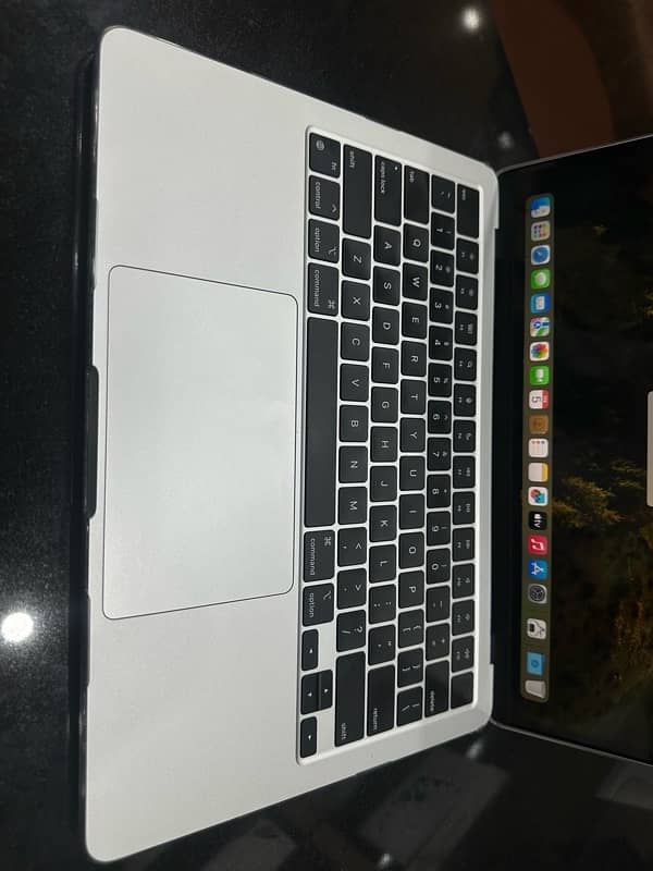 MACBOOK AIR 2022 FOR SALE 4