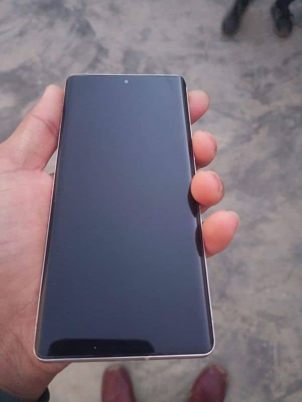 Agr kesi k pass i phone 13 pro max hai jv rabta kray good condition 1