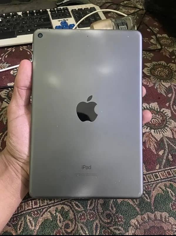 ipad mini 5 with box 1