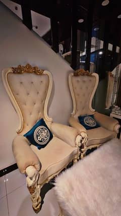 “Comfortable royal chairs in Excellent Condition – Great Deal!”