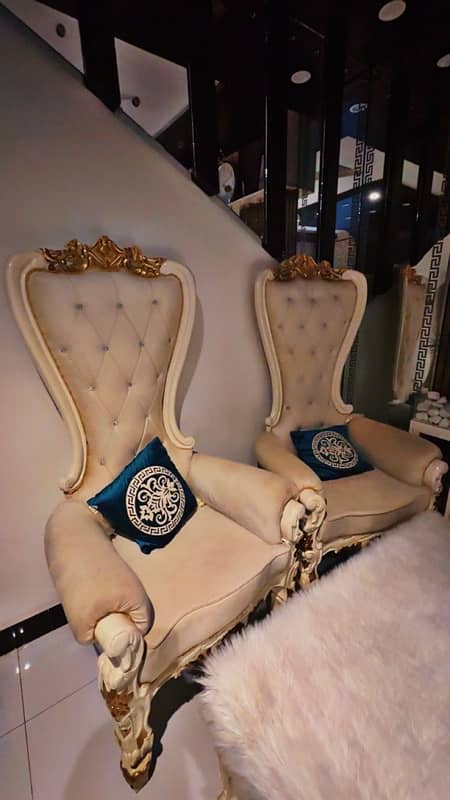 “Comfortable royal chairs in Excellent Condition – Great Deal!” 0