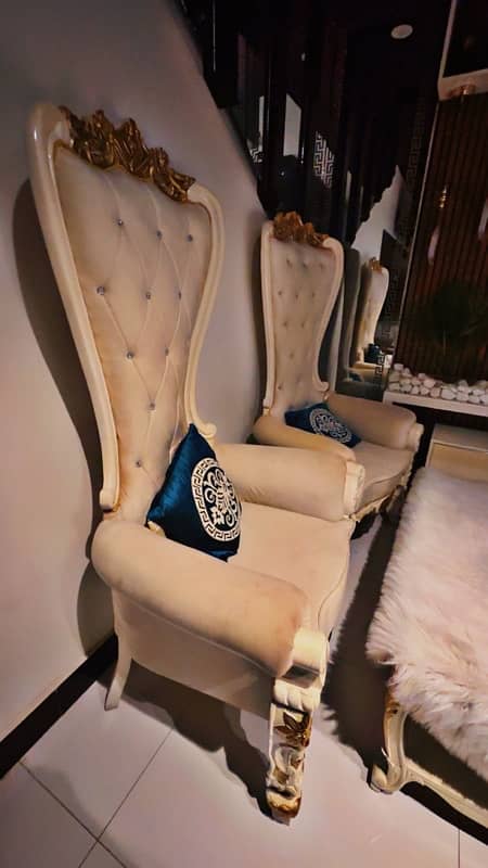 “Comfortable royal chairs in Excellent Condition – Great Deal!” 2