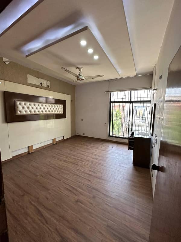 10 Marla House in Faisal Town near to Moulana Shokat Ali Road for family or for Silent Office 0