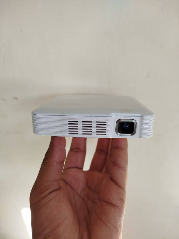 Mini Projector High Resolution with Battery 5