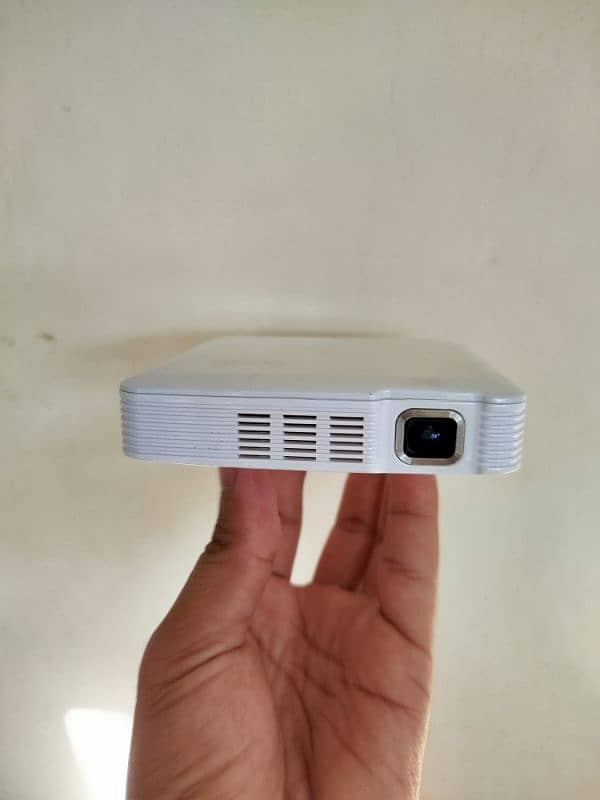 Mini Projector High Resolution with Battery 6