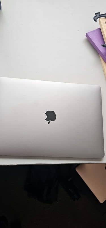 MacBook Air 2019 13 inch 1