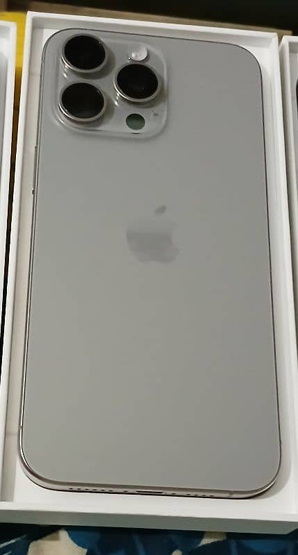 iPhone 15 Pro Max 256GB Natural Titanium Full Box 1