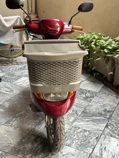 Suzuki petrol scooty