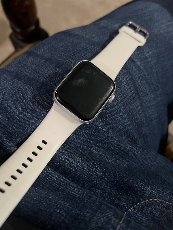 apple watch SE grey color 40 mm GPS cellular 4