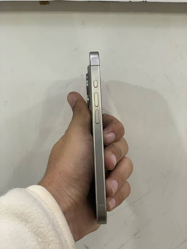 IPHONE 15 pro NATURAL TITINUM 256gb non Pta FU 0