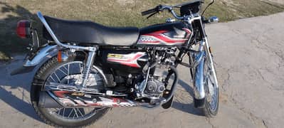 new bike he jisne line he wo WhatsApp pe rabta  kry pasy final he