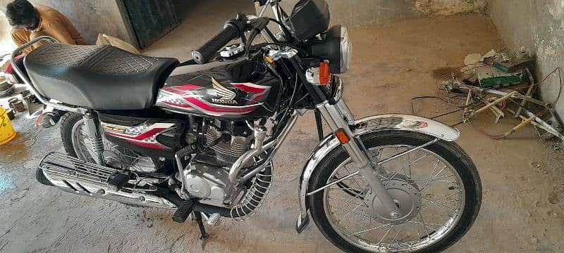 new bike he jisne line he wo WhatsApp pe rabta  kry pasy final he 1