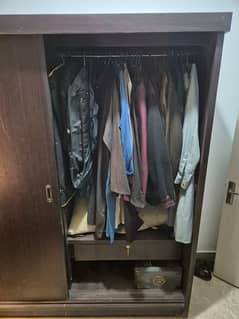 Spacious Double Sliding Door Wardrobe (6 feet)