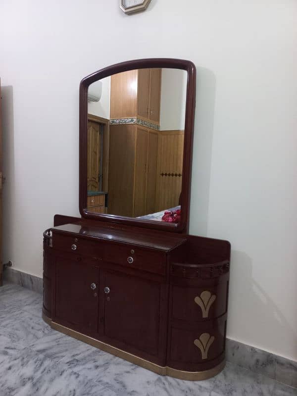 Dressing Table/ Dressing Mirror table 0