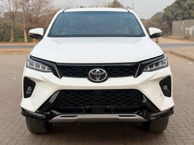 Toyota Fortuner Legender 2023 0