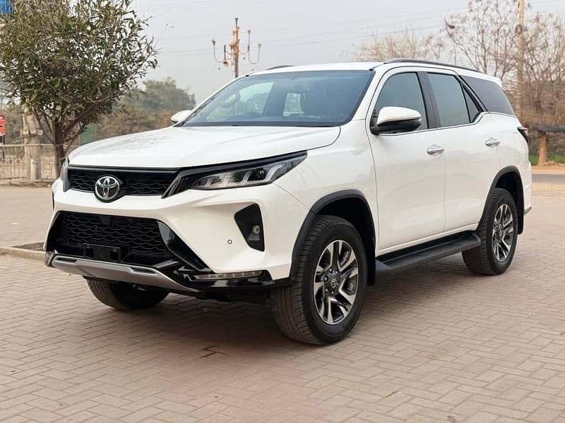 Toyota Fortuner Legender 2023 1