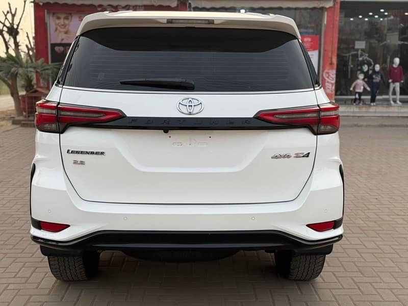 Toyota Fortuner Legender 2023 2