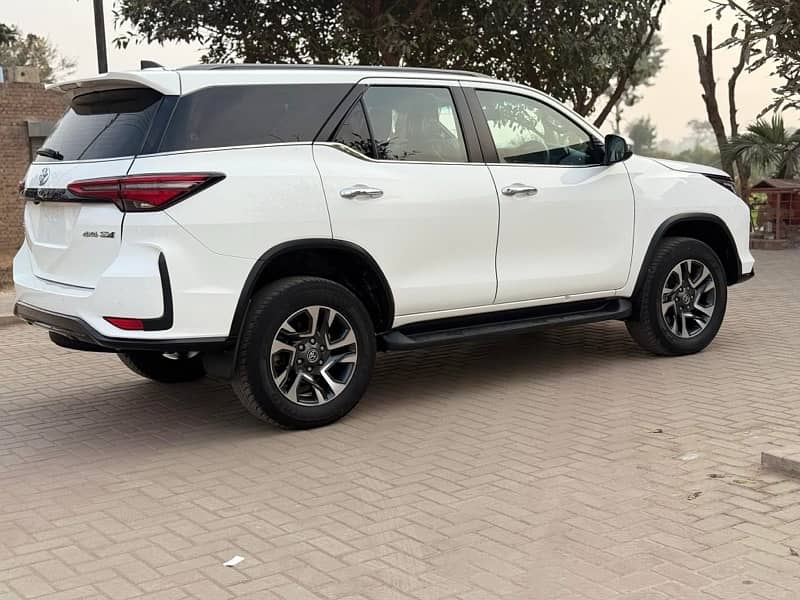 Toyota Fortuner Legender 2023 3