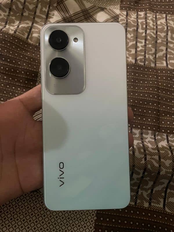 vivo y 18 10/10 condition with box and original charger 0