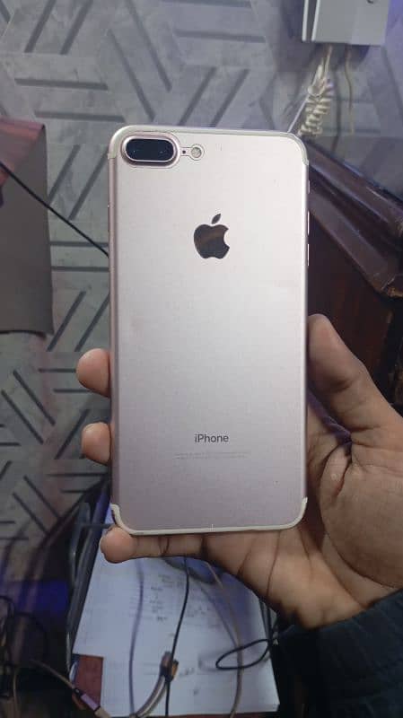 I am selling my I phone 7 plus 1