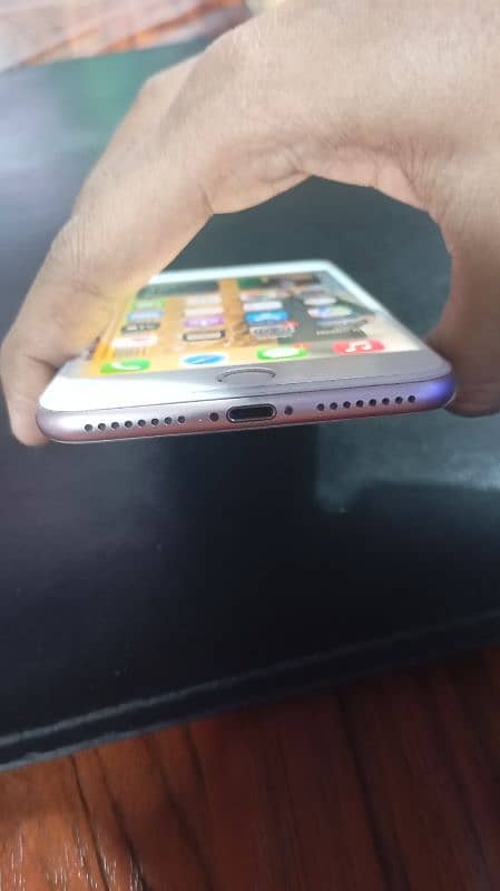 I am selling my I phone 7 plus 2