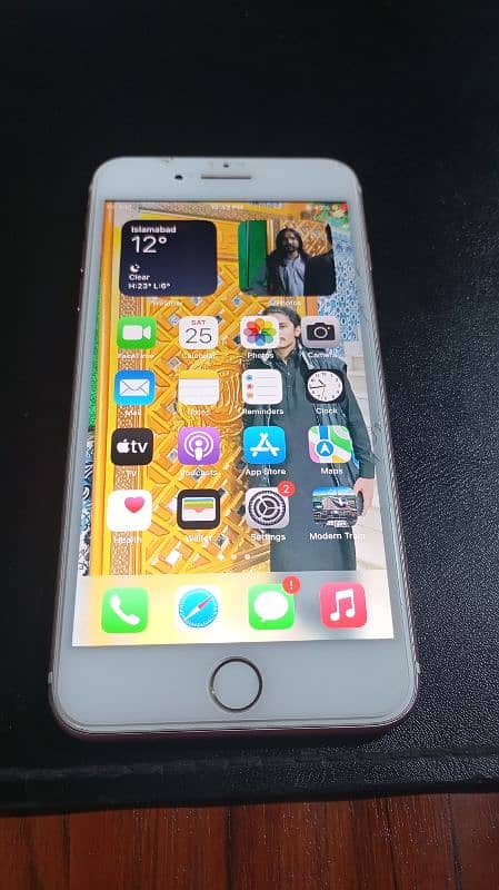 I am selling my I phone 7 plus 4