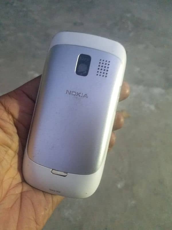 Nokia 302 excellant conditions 2