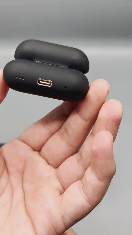 BLACK BEAUTIFUL AIRPODS (WATERPROOF) IN BUDGET 6