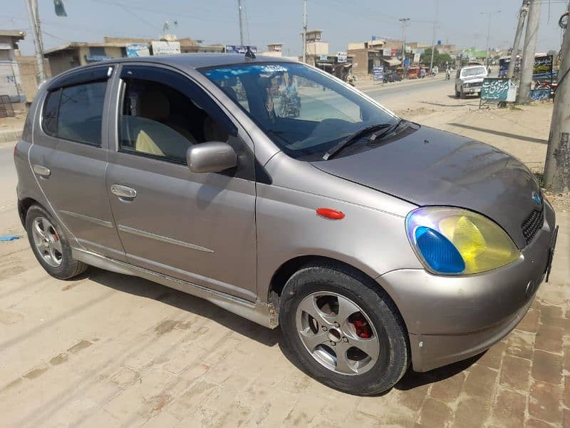 Toyota Vitz 2001 3