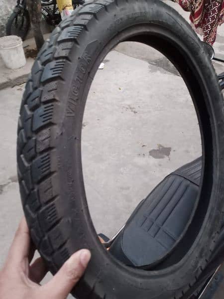 Janion Shock & Rear Tyre 3