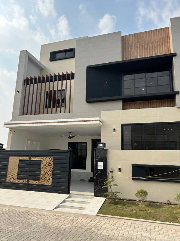 Ultra Modern Design House 0