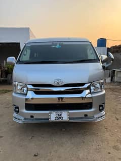 Toyota hiace THR 214