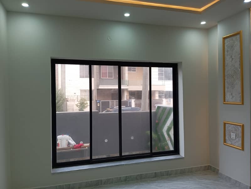 10 MARLA BRAND NEW UPPER PORTION AVAILABLE FOR RENT 7