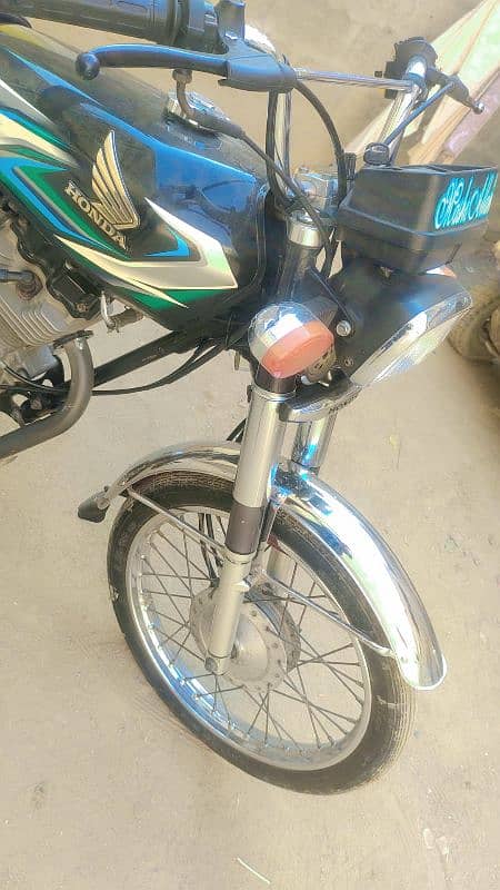 CG Honda 125 2023 k 6 month ki h poori original candishn pa h 1