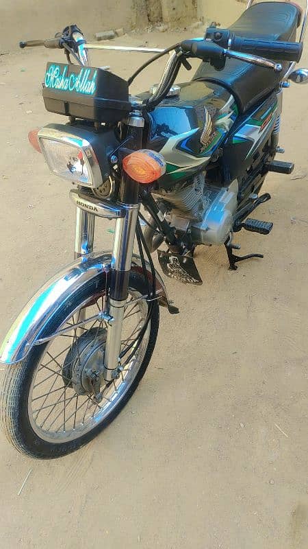 CG Honda 125 2023 k 6 month ki h poori original candishn pa h 2