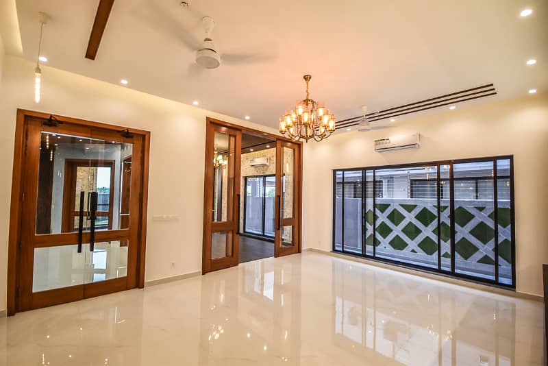 01 Kanal Magnificent Ultra Modern Bungalow For Sale 9