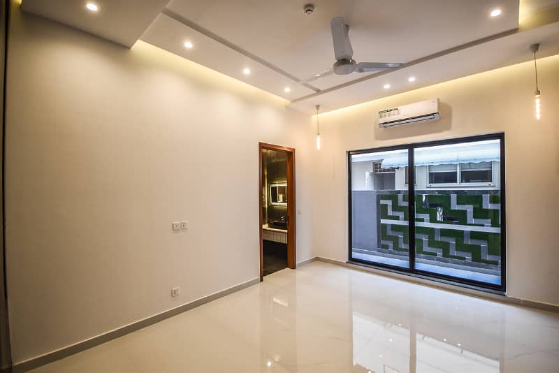 01 Kanal Magnificent Ultra Modern Bungalow For Sale 14