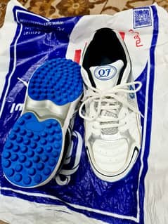 QT branded shoes urged for sale