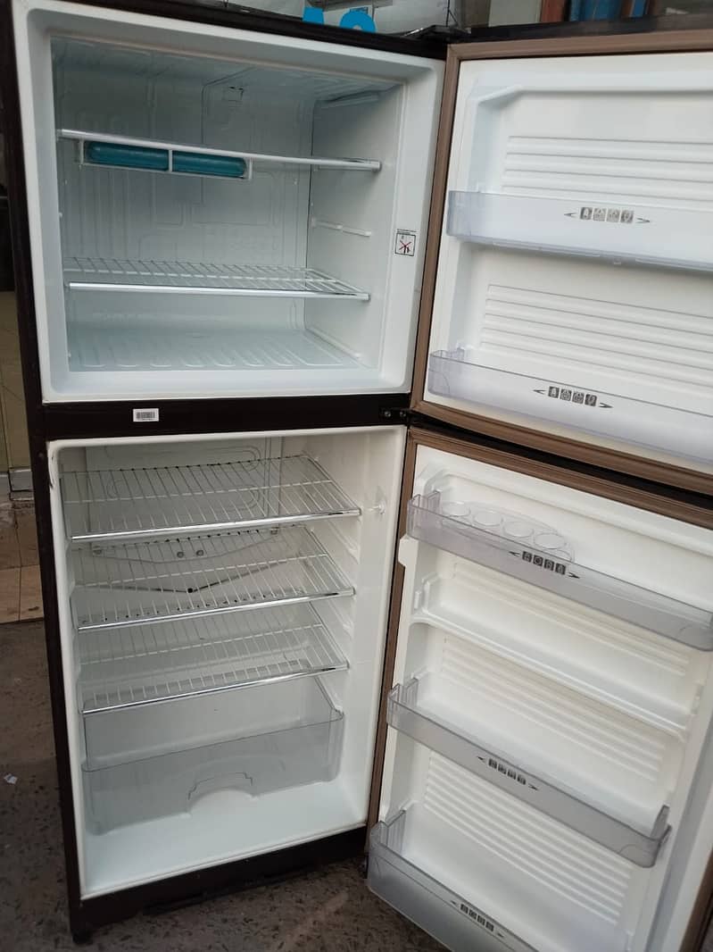 Dawlance Fridge medium size  (0306=4462/443) classseet 5