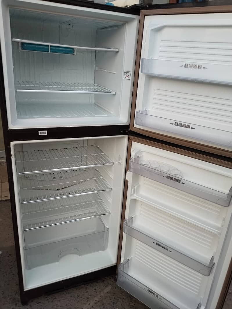 Dawlance Fridge medium size  (0306=4462/443) classseet 6