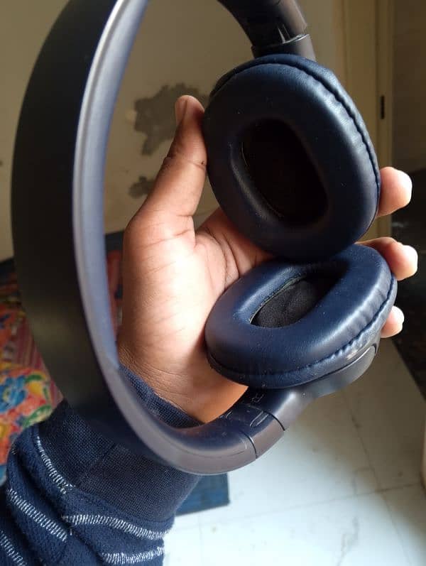 JBL Bluetooth Headphones 1