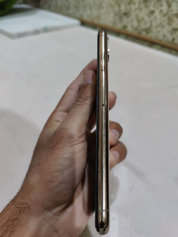 Iphone XS Max  256GB  (PTA Approved) 5