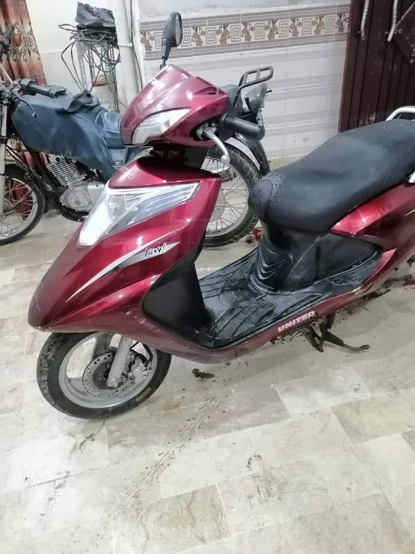 United Scooty 2020 model automatic self start new condition 6k kms 5